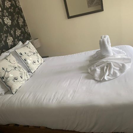 ホテル The Swan @ Stoford エクステリア 写真 A bed with a duvet