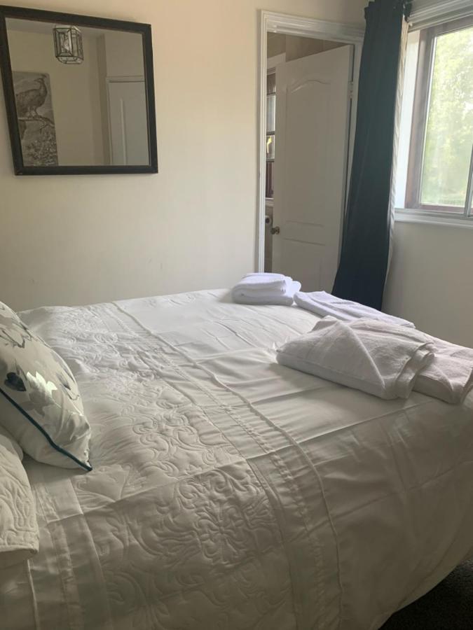 ホテル The Swan @ Stoford エクステリア 写真 A bed with a duvet