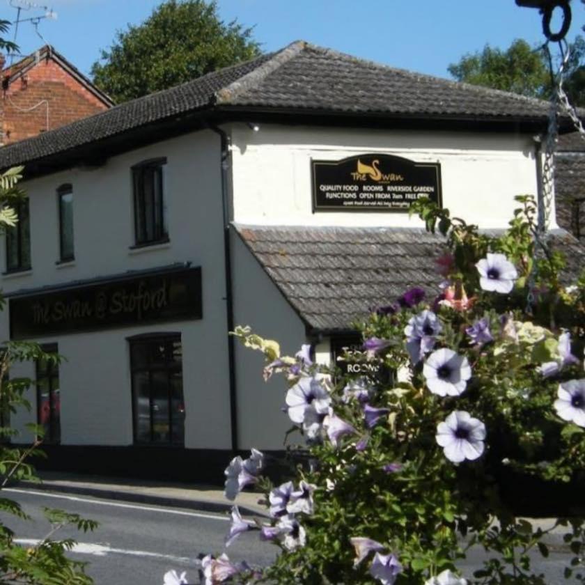 ホテル The Swan @ Stoford エクステリア 写真 The former Swan Inn
