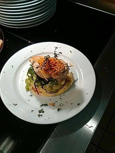 ホテル The Swan @ Stoford エクステリア 写真 A prepared dish of chicken and cabbage