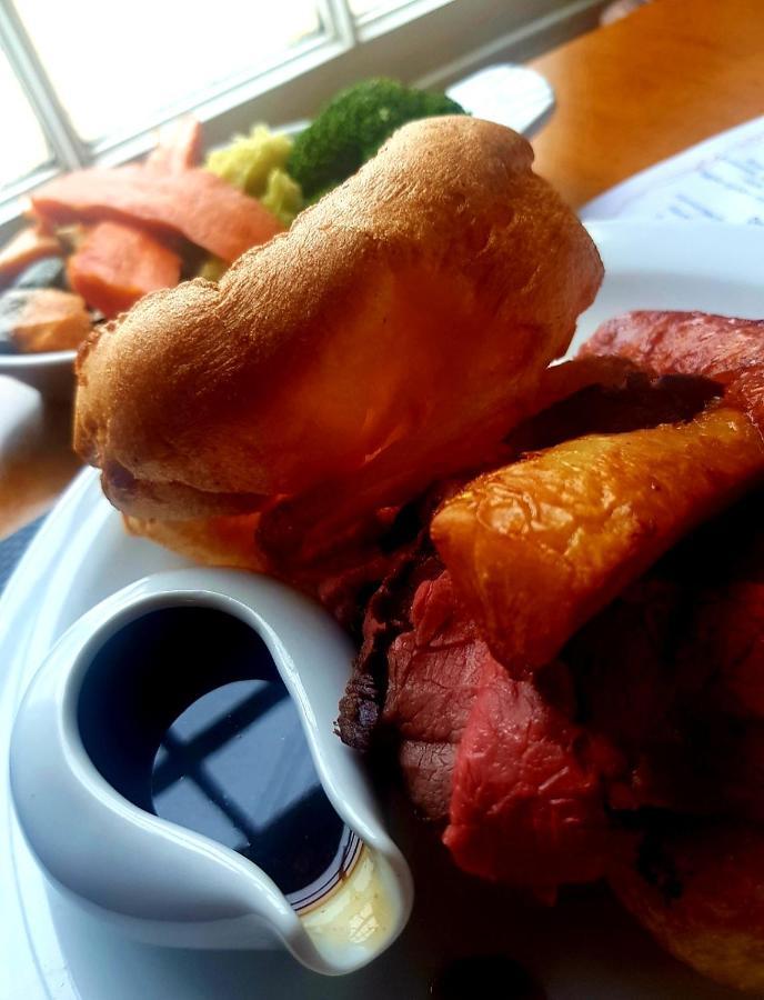 ホテル The Swan @ Stoford エクステリア 写真 Yorkshire pudding