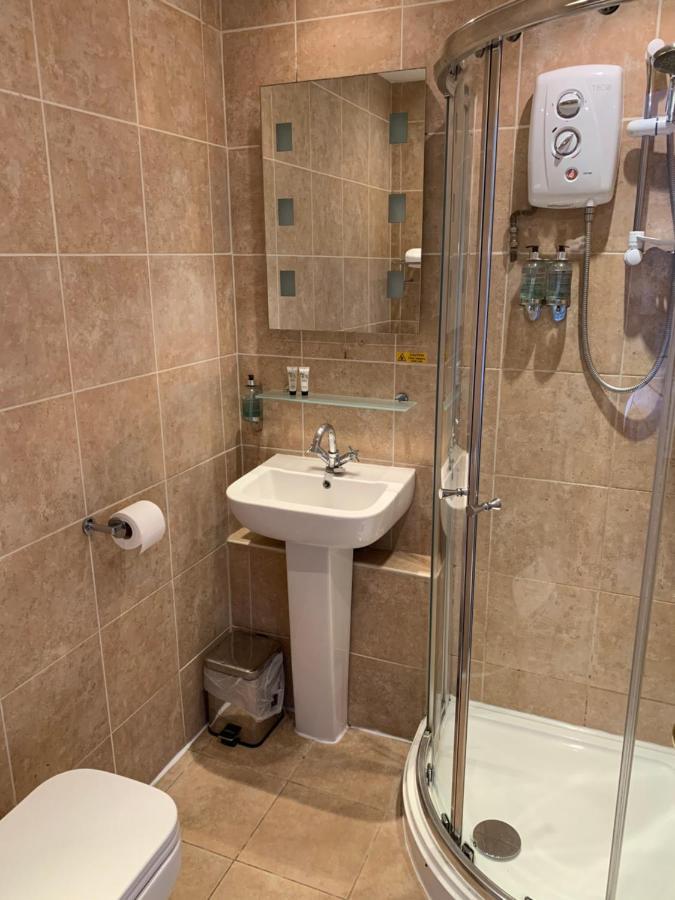 ホテル The Swan @ Stoford エクステリア 写真 A shower cubicle