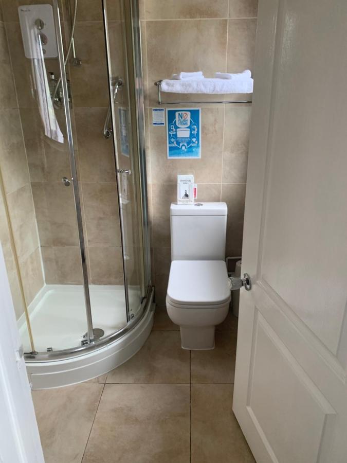 ホテル The Swan @ Stoford エクステリア 写真 A shower cubicle